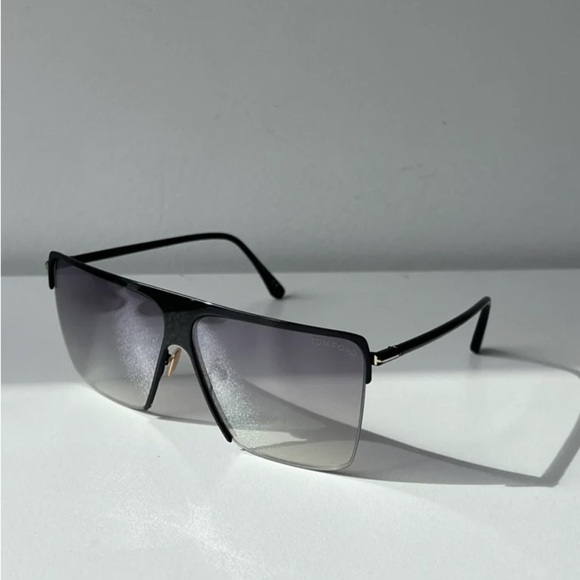 NWT Tom Ford Sofi Flat Top Sunglasses in Black - Picture 1 of 4